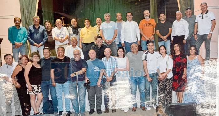 Exalumnos del ‘Liceo de Hombres’ protagonizan emotivo reencuentro tras 38 años