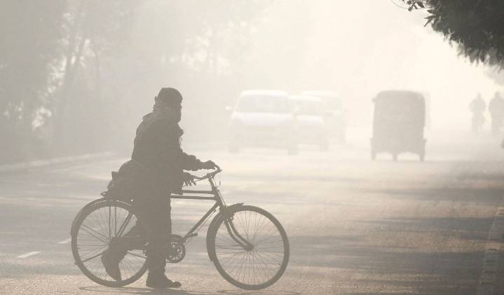 Delhi air quality improves slightly but stays ‘poor’; dense fog, cold wave forecast