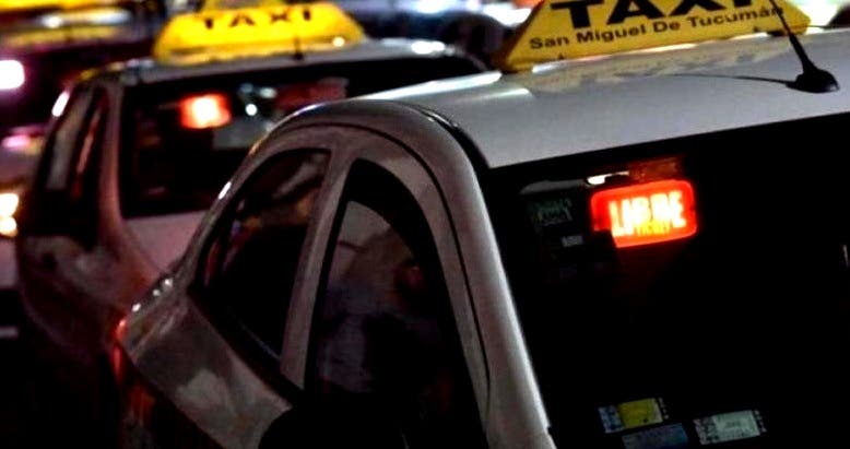 Denuncian a un taxista por intentar cobrar $30 mil por un viaje corto y reavivan el debate sobre tarifas