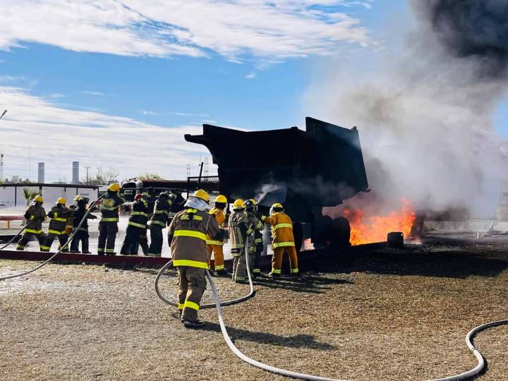 Bomberos y Seguridad Pública de Nava se capacitan en CECAN de CFE