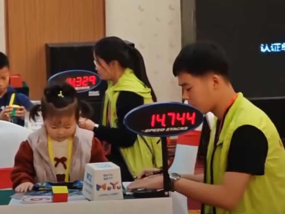 VIDEO: Niña china de 5 años resuelve el cubo de Rubik ¡en menos de 15 segundos!