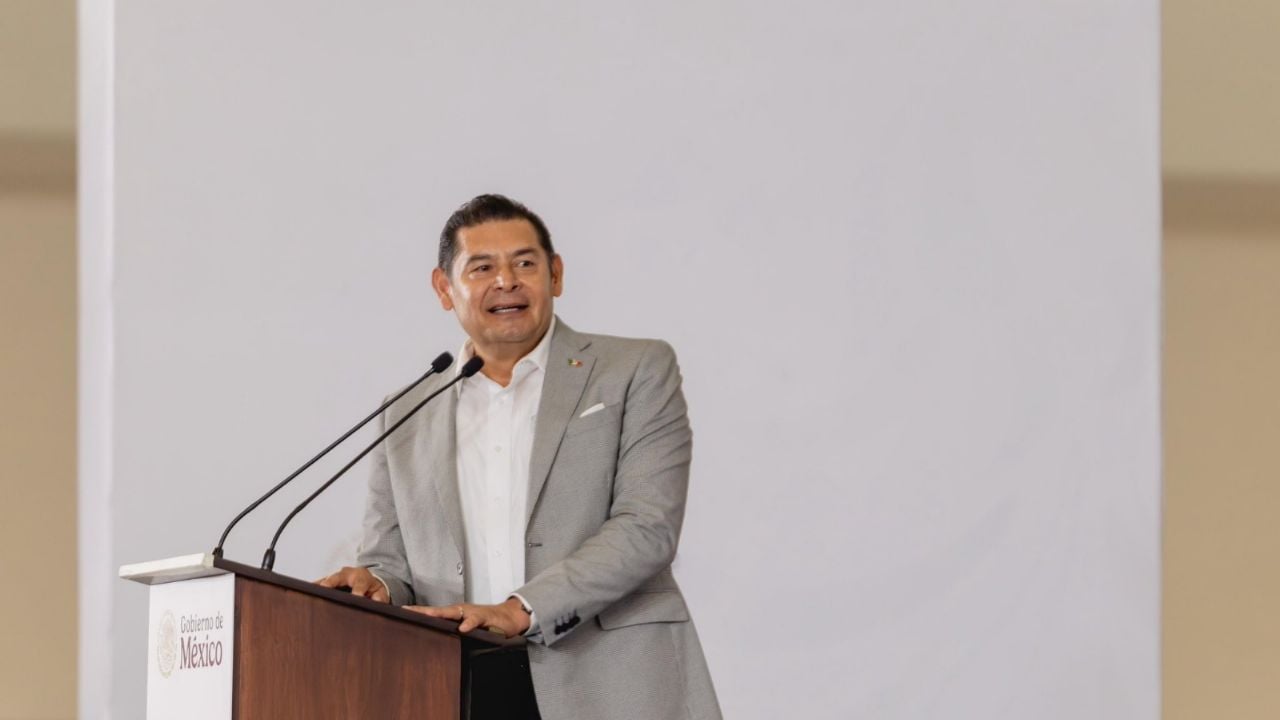 Instan a gobierno de Armenta a comprar acciones de concesionaria del agua en Puebla