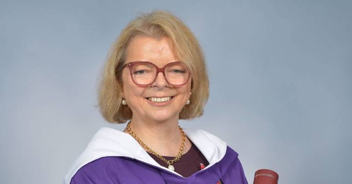 Edinburgh mum who 'made incurable cancer diagnosis count for good' honoured