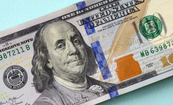 El dólar muy quieto y retroceso del riesgo país
