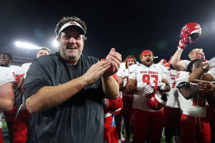Deadspin | New Mexico coach Jason Eck rewarded after nine-win season