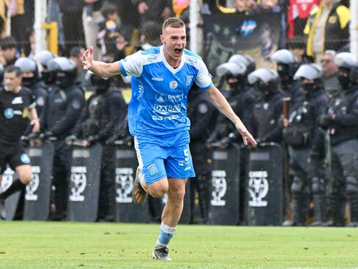 Estudiantes de Río Cuarto ascendió a Primera y el tiempo de revancha para Maffini y Cabrera: el capitán que las pasó todas y el crack que renació