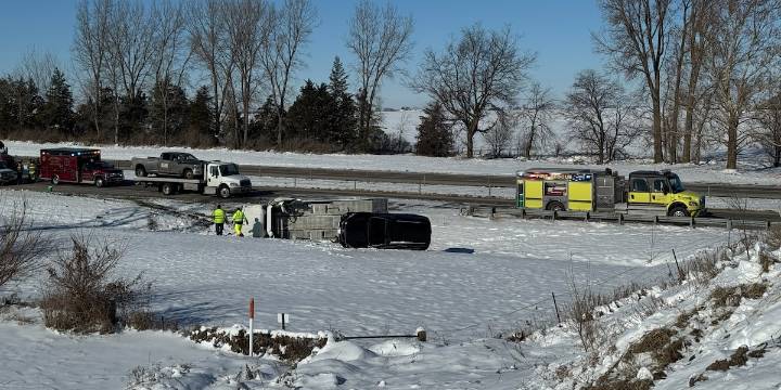 Crash cleared after blocking right lane of eastbound I