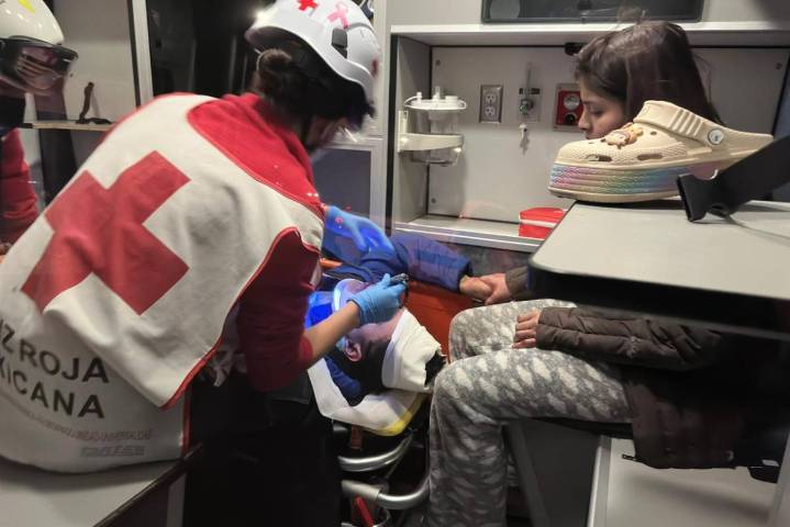 Pareja de adolescentes resulta herida tras choque, en Saltillo