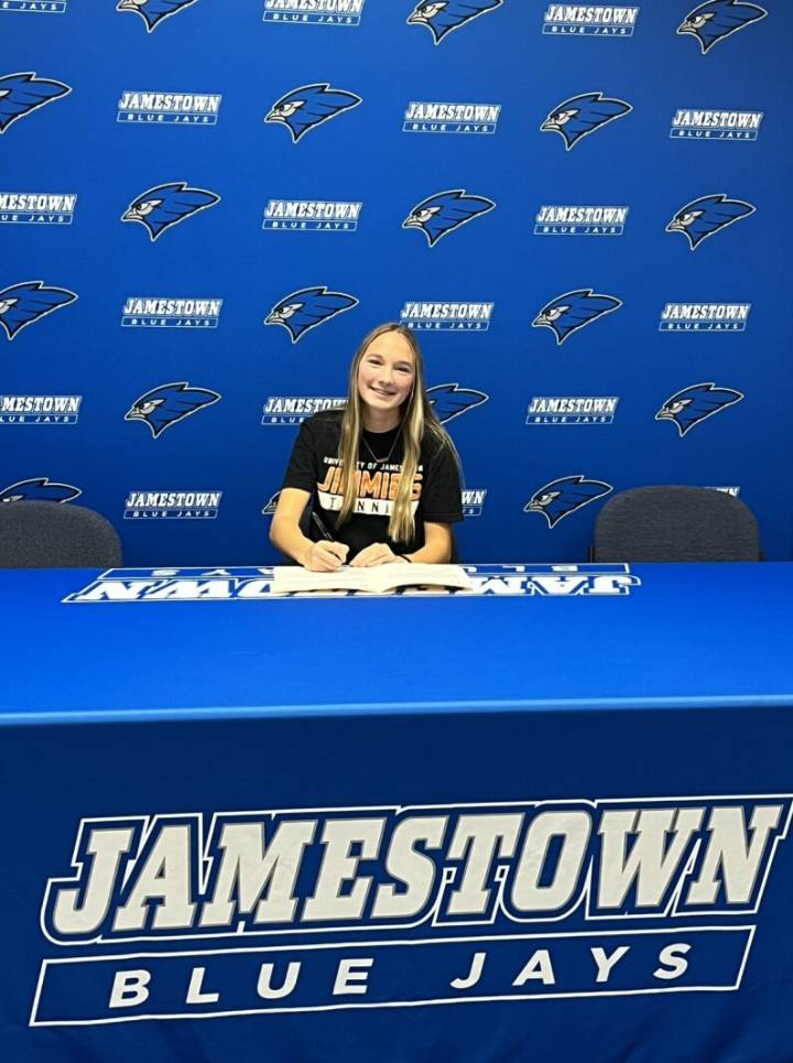 Elise Roberts advancing tennis, academic career in her hometown