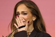 Jennifer Lopez rompe a llorar