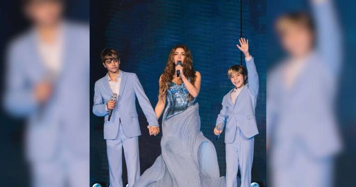 Milan y Sasha suben al escenario junto a Shakira en Argentina