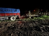 PINEDO: Un Camión Volcó Por El Mal Estado Del Camino En Mesón De Fierro