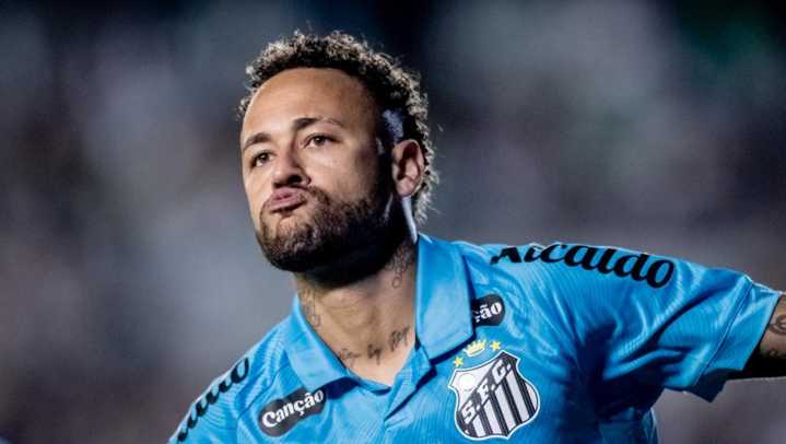 Neymar anota triplete para sacar al Santos de la zona de descenso