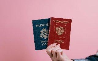 Demandan al gobierno de Trump por tarifa de 100,000 dólares a visas H