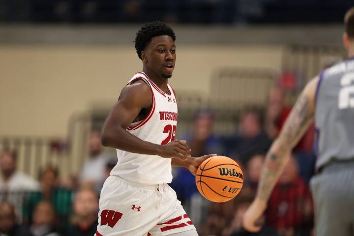Deadspin | Wisconsin, Northwestern enter Big Ten play after Power 5 losses