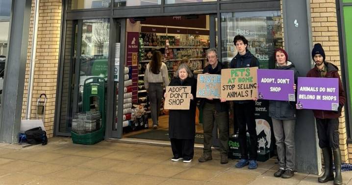 Edinburgh protestors gather at pet shop as they demand 'animals are not objects'