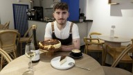 El gastrónomo burelense Andrés Quiroga triunfa con sus tartas de queso en Bilbao