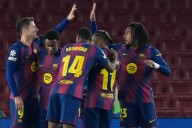 La cabeza de Kounde rescata al Barça de otra pájara en la Champions