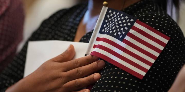 38 prospective citizens turned away from Indianapolis naturalization ceremony