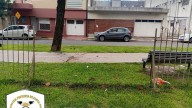 En Bº Candioti Sur, ni las rejas se salvan: fue aprehendido por llevarse una valla de la vieja traza del tren en calle Vélez Sarsfield