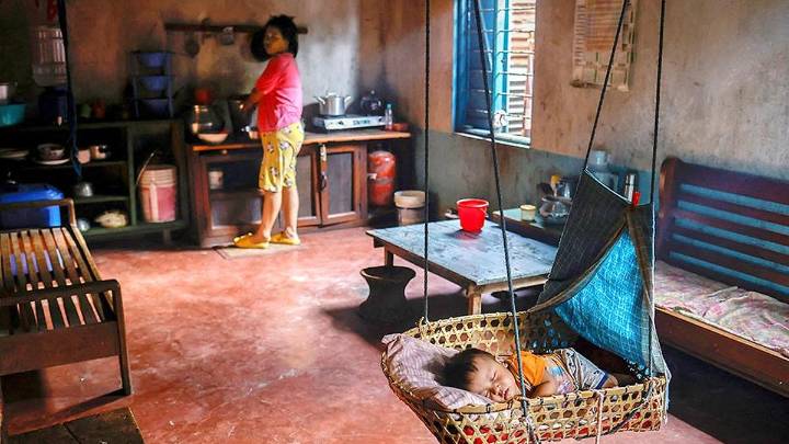 In a first, Meitei MLA visits Kuki relief camp in Manipur