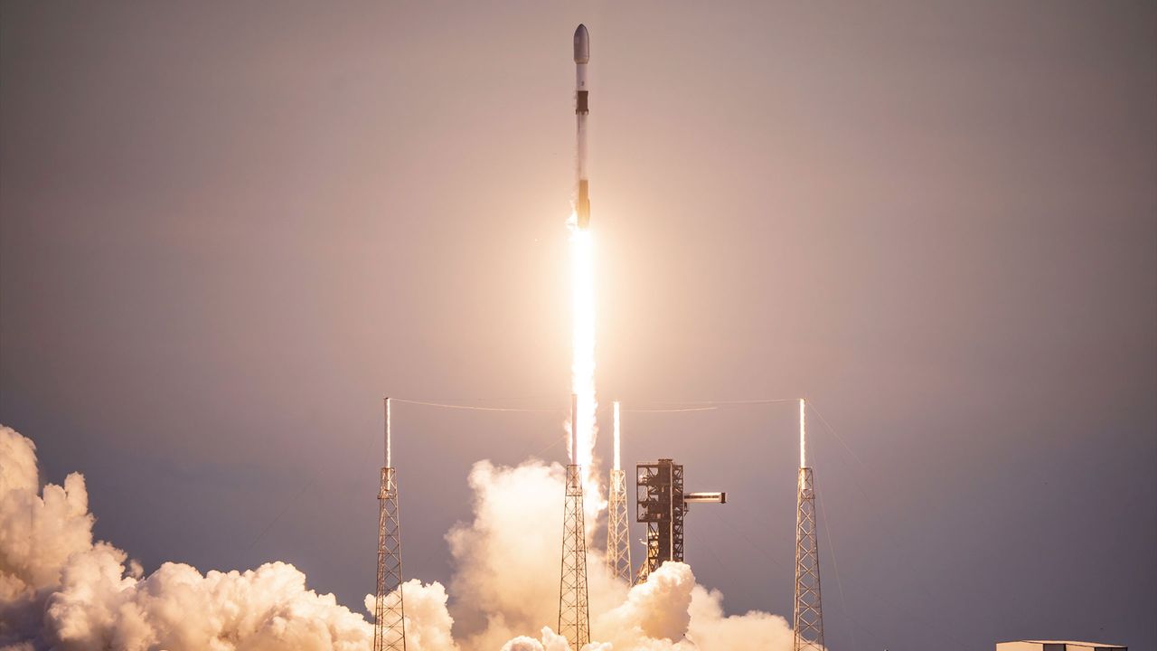 SpaceX Falcon 9 rocket launches 29 Starlink satellites from Florida