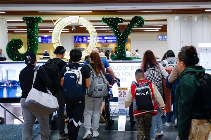 Orlando airport's Hudson News travel shops to close