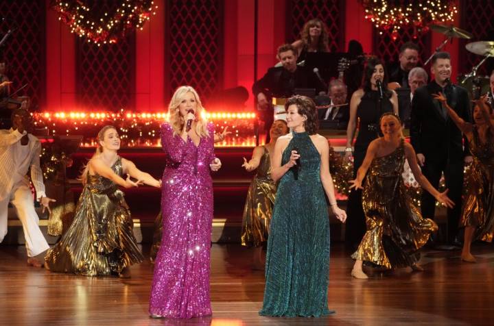 How to Watch the ‘CMA Country Christmas’ Special Online for Free