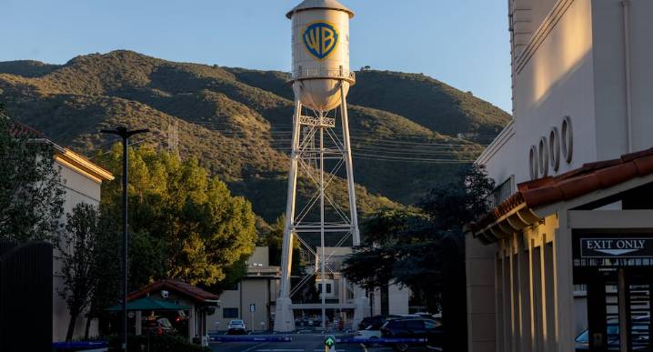 Netflix presenta oferta para comprar Warner Bros Discovery ante críticas desde Hollywood