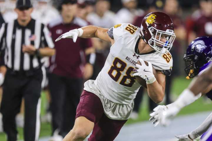 Gophers next? Minnesota Duluth TE Luke Dehnicke making jump to DI