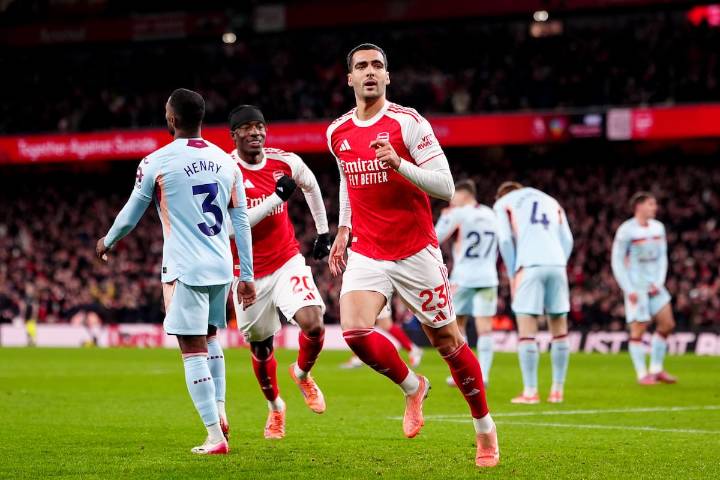 Arsenal doblega a Brentford y sigue firme como líder de la Premier League