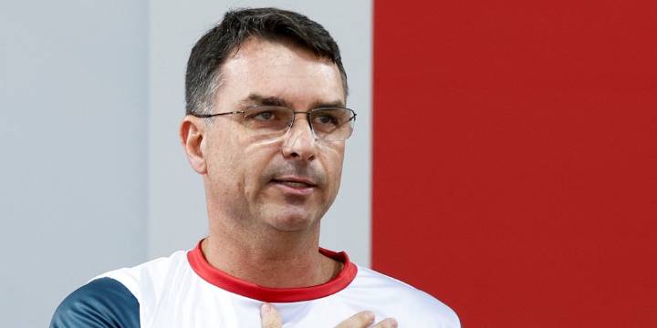 El hijo mayor de Jair Bolsonaro anunció que será candidato presidencial en las elecciones brasileñas de 2026