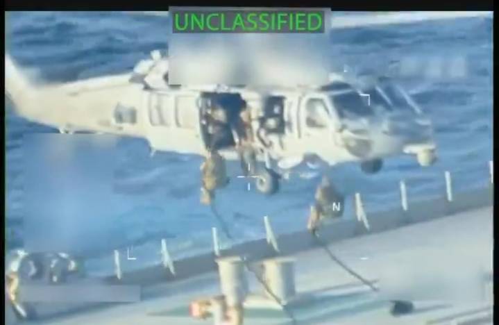 Estados Unidos divulga imágenes de la cinematográfica irrupción de marines en barco petrolero cerca de Venezuela