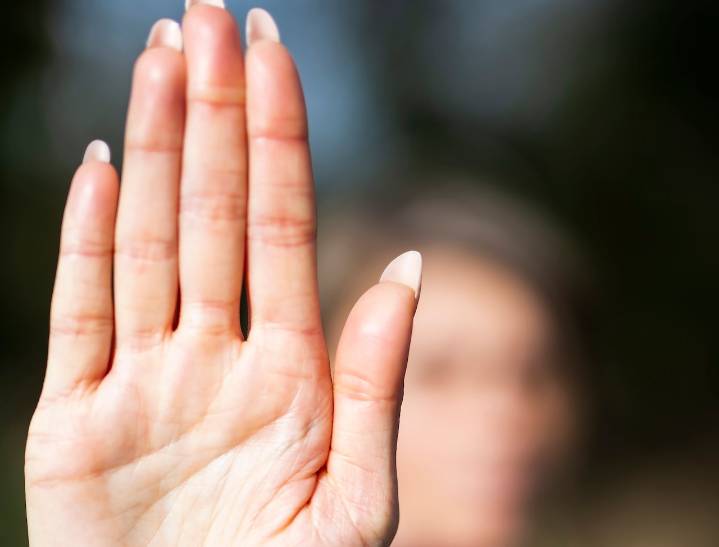 Dear Annie: Drawing boundaries to help a sister in need