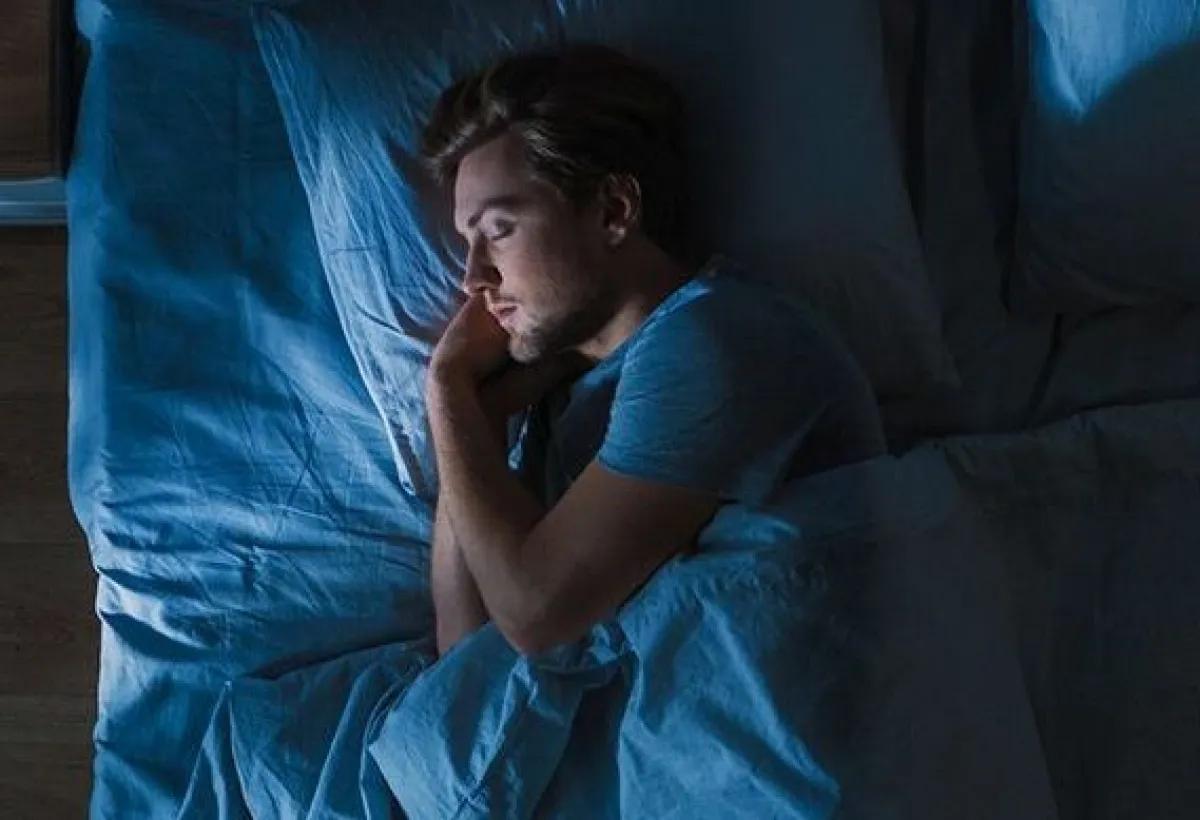 El hábito nocturno que mejora el sueño y reduce el estrés, según la psicología