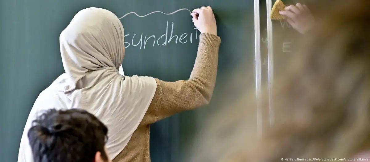 Austria prohíbe velo en escuelas para niñas menores de 14