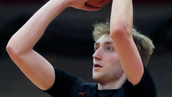 Former Kaukauna basketball star Keegan Van Kauwenberg makes UWGB debut