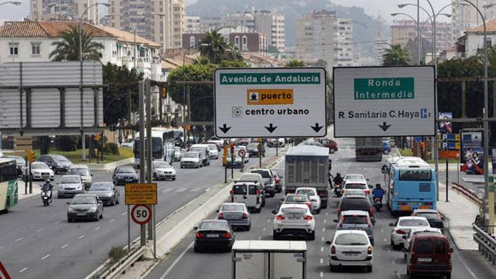 PSOE y Con Málaga exigen paralizar la reordenación del tráfico de la rotonda de la Comisaría: "Será una ratonera"