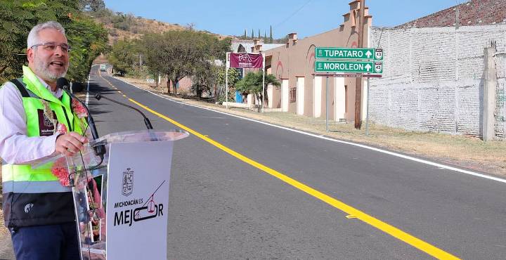 Inaugura Bedolla carretera San José Cuaro-Tupátaro en Huandacareo
