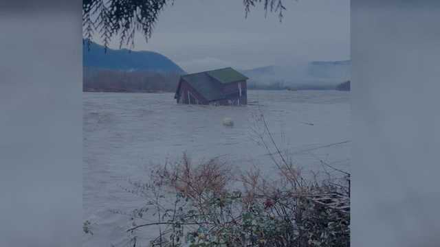 Video: House floating down Nooksack river in Washington floods
