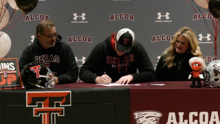 Alcoa tackle Jacob Crow signs for Texas Tech