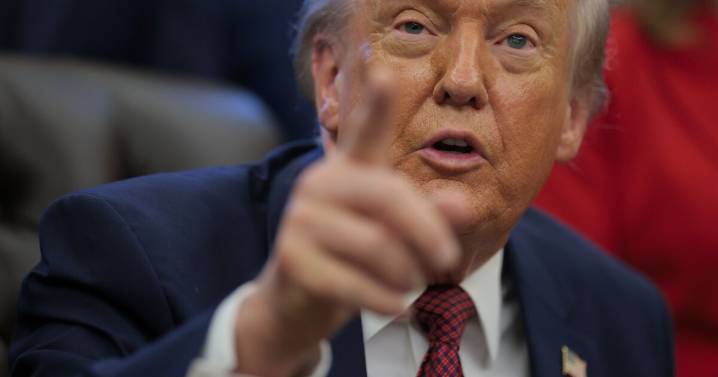 Trump attacks Somali immigrants. And, CDC to address vaccine schedule for kids