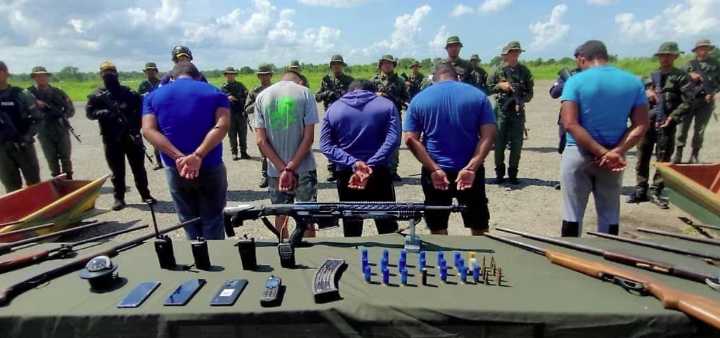 CPNB y GNB detienen a cinco sujetos vinculados al narcotráfico en operativo lacustre del Sur del Lago