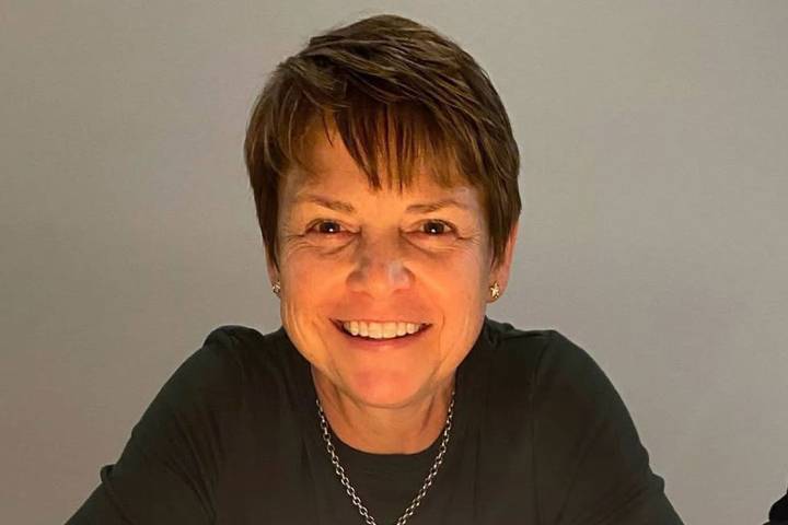 'The Marvelous Mrs. Maisel' Actress Wenne Alton Davis, 60, Dies After Being Hit By a Car