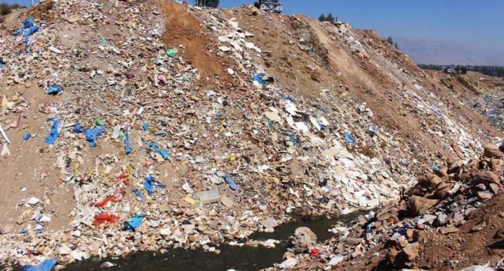 Gobierno pena con cárcel d 2 a 4 años a quien arroje residuos sólidos a cauces naturales