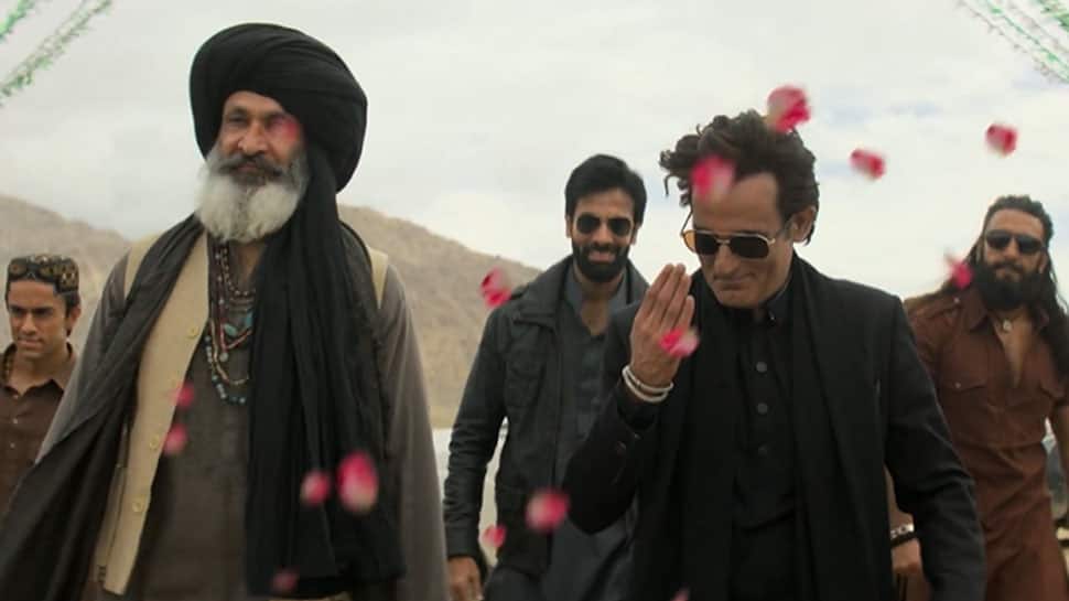 Dhurandhar Cast: Akshaye Khanna's Fiery Dance Entry To Fa9La Song Wins Internet, Netizens Call It New Jamal Kudu From Animal But DYK Actor Improvised It!