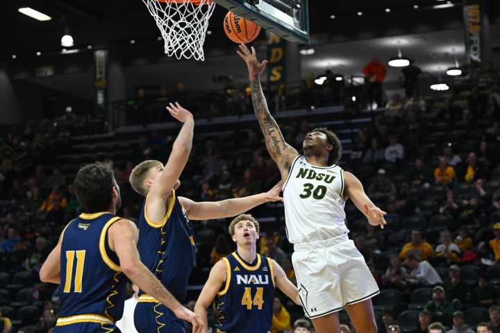 Trevian Carson's double-double leads Bison men past Northern Arizona