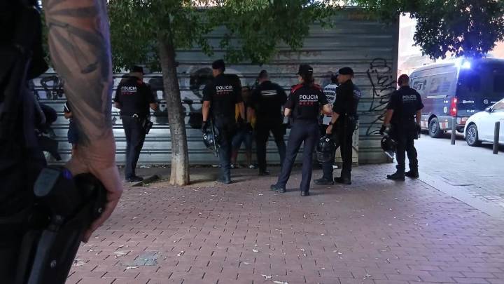 La mayoría de los 412 subinspectores de mossos amenazan con un parón de un día para lograr mejoras