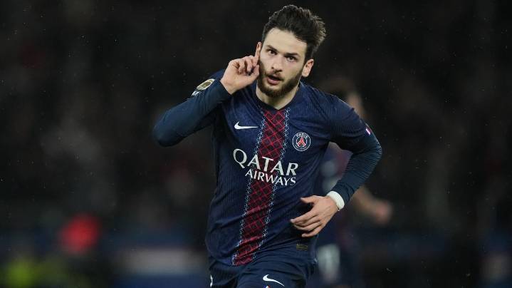 Thauvin shines as Lens keeps top spot in France with win at Nantes, PSG thrashes Rennes