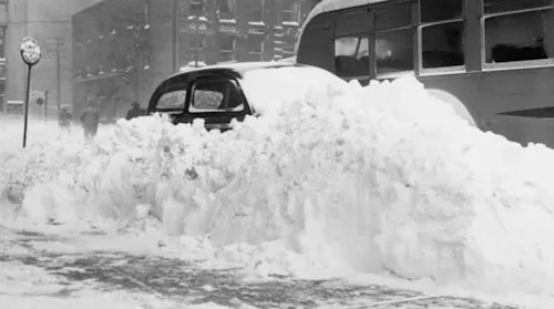 Toronto's WWII snowstorm — only 'essential' workers allowed to leave home